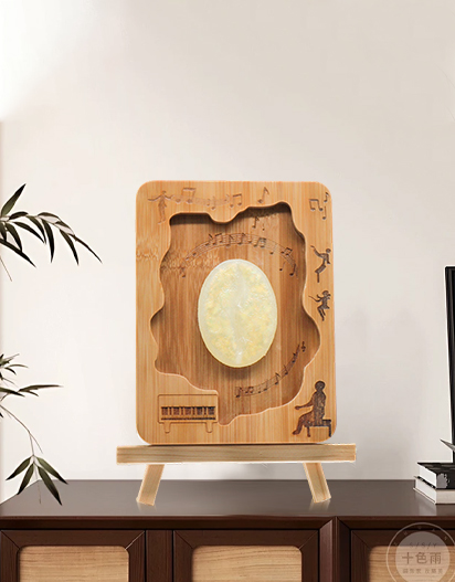 Lampe en bois sculpté